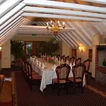 Fourways Inn