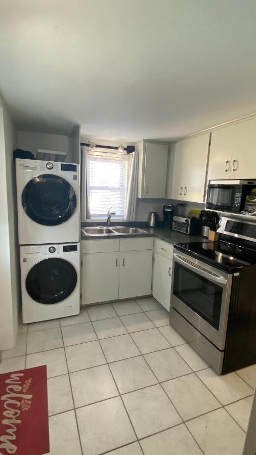 Apartment Sunset Paradise Oceanview 1-bedroom Walking Distance To Beaches & Railway Trail