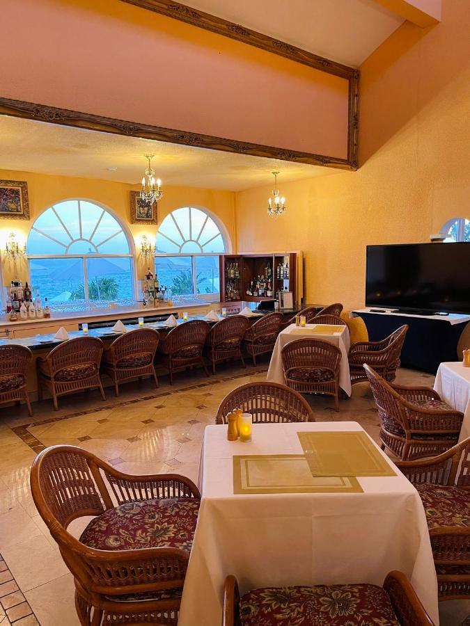 Hotel Coco Reef Bermuda 3*