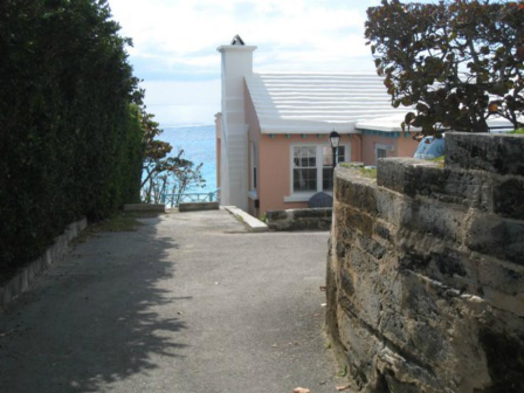 Chalet Grape Bay Cottages *