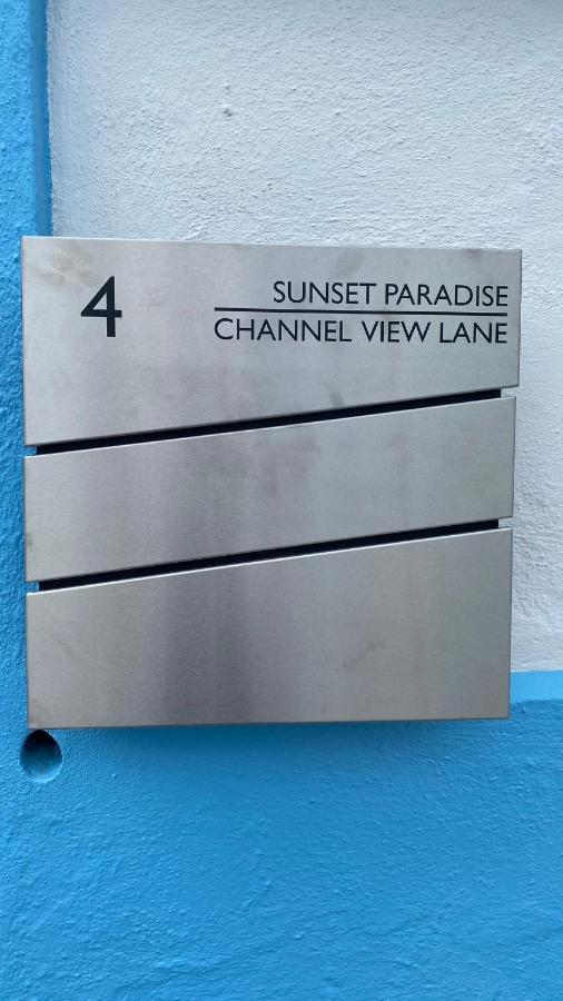 Sunset Paradise Oceanview 1-bedroom Walking Distance To Beaches & Railway Trail Apartment