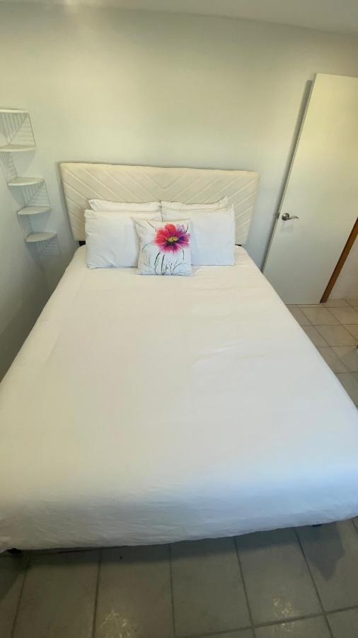 Sunset Paradise Oceanview 1-bedroom Walking Distance To Beaches & Railway Trail *