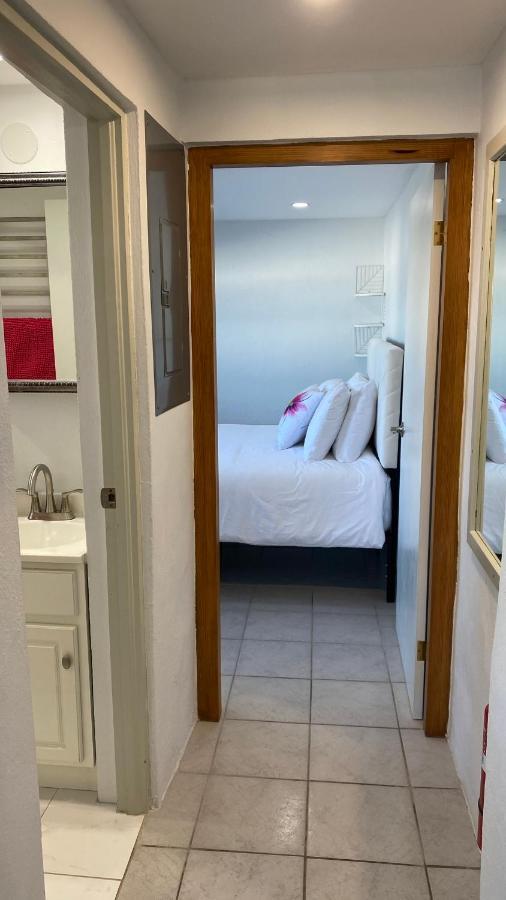Sunset Paradise Oceanview 1-bedroom Walking Distance To Beaches & Railway Trail Apartment *