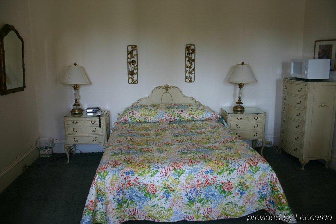 Edgehill Manor 2*