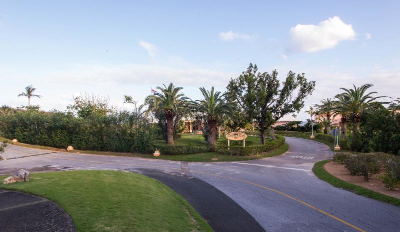 Coco Reef Bermuda 3*