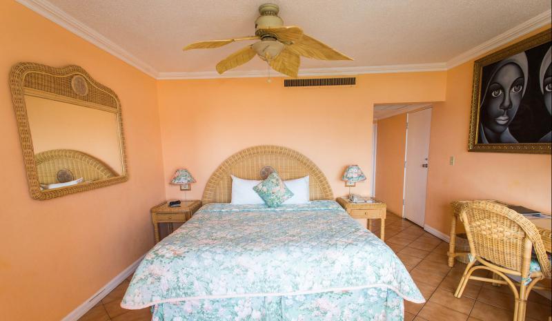 Coco Reef Bermuda 3*