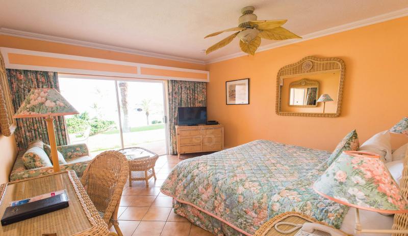 Coco Reef Bermuda Hotel 3*