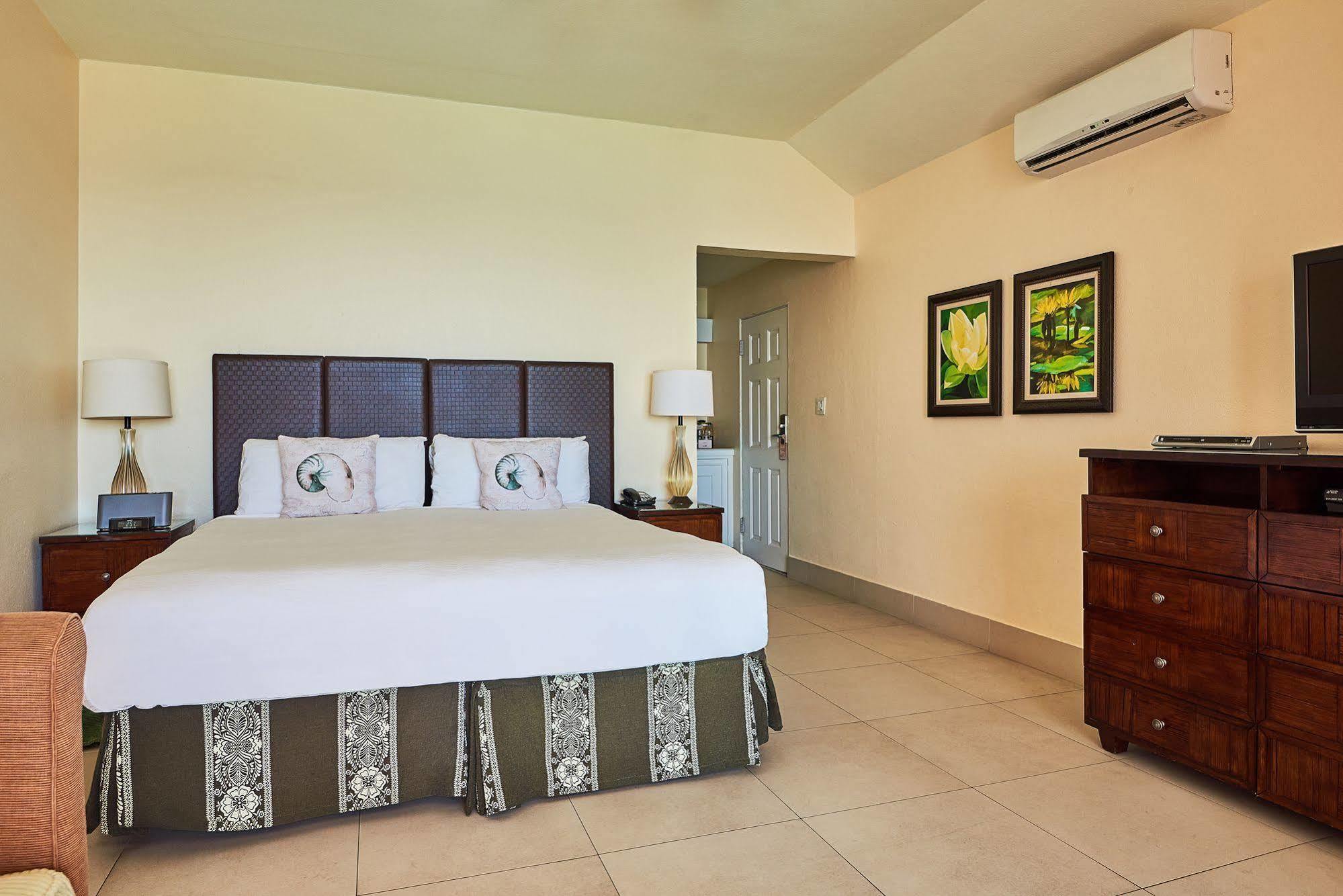 Resort The Reefs And Club Southampton