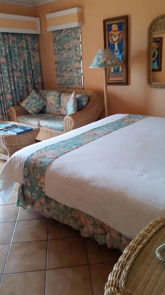 Coco Reef Bermuda Hotel