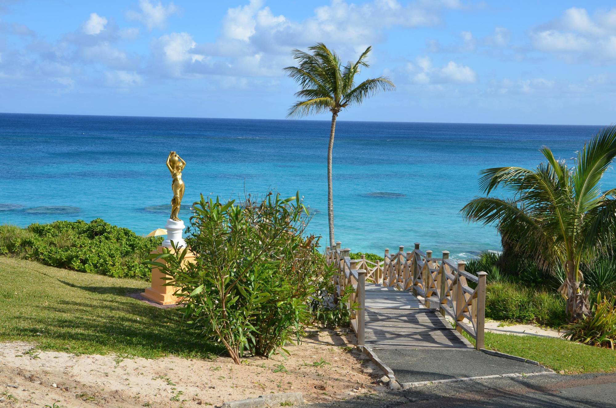 Coco Reef Bermuda Hotel 3*