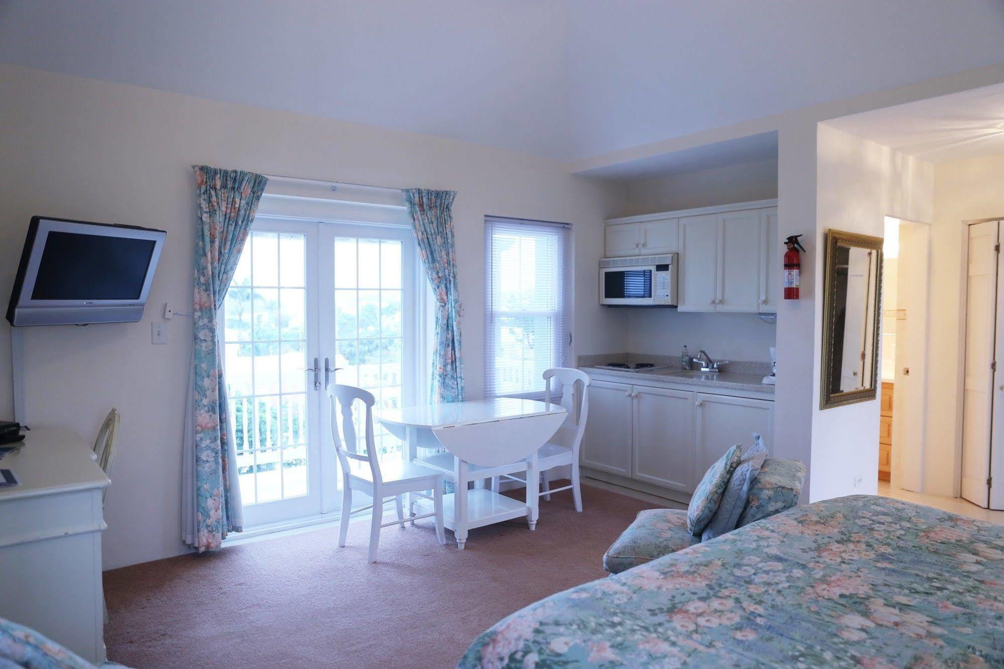 Edgehill Manor Bed & Breakfast