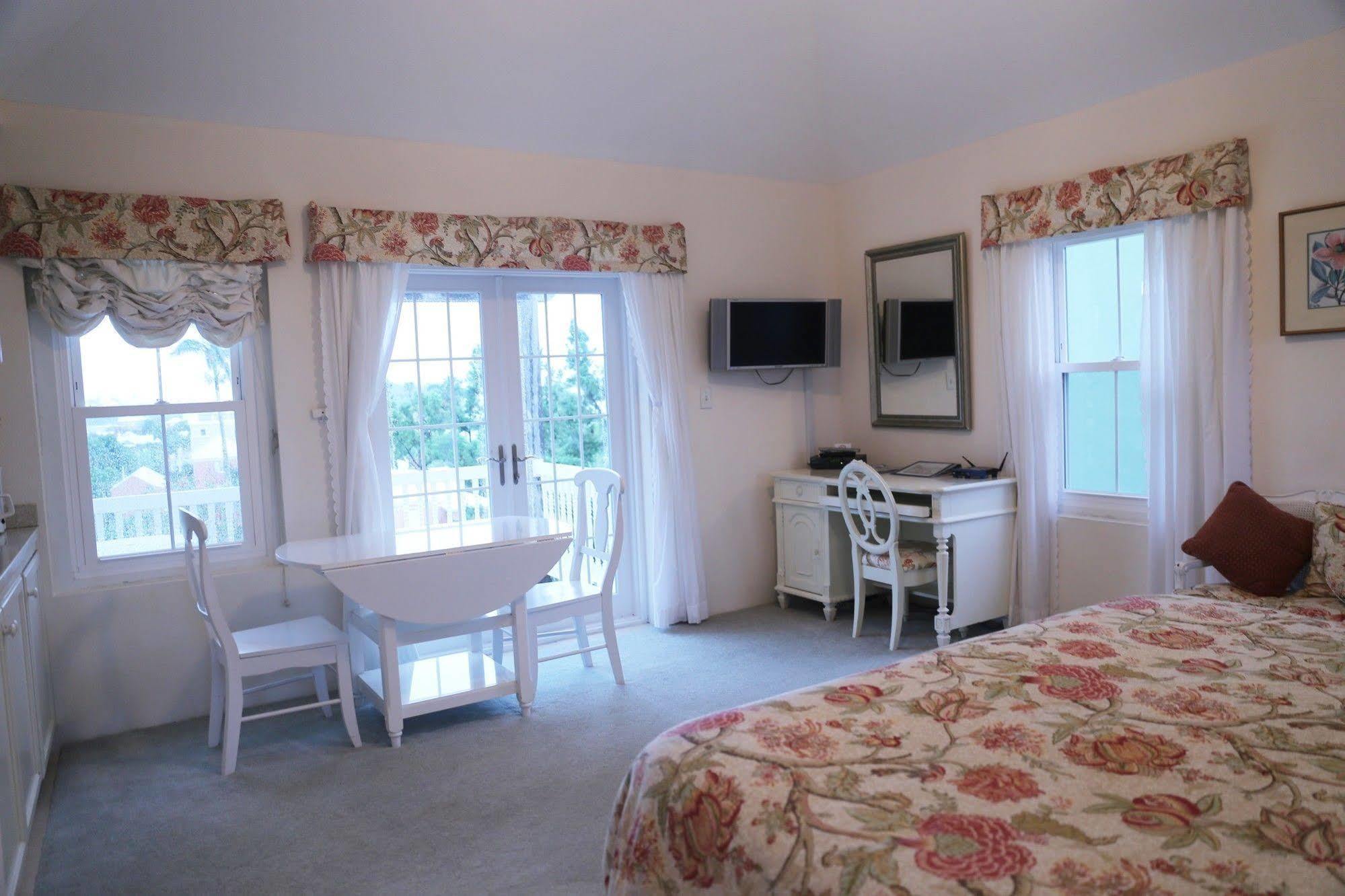 Bed & Breakfast Edgehill Manor 2*