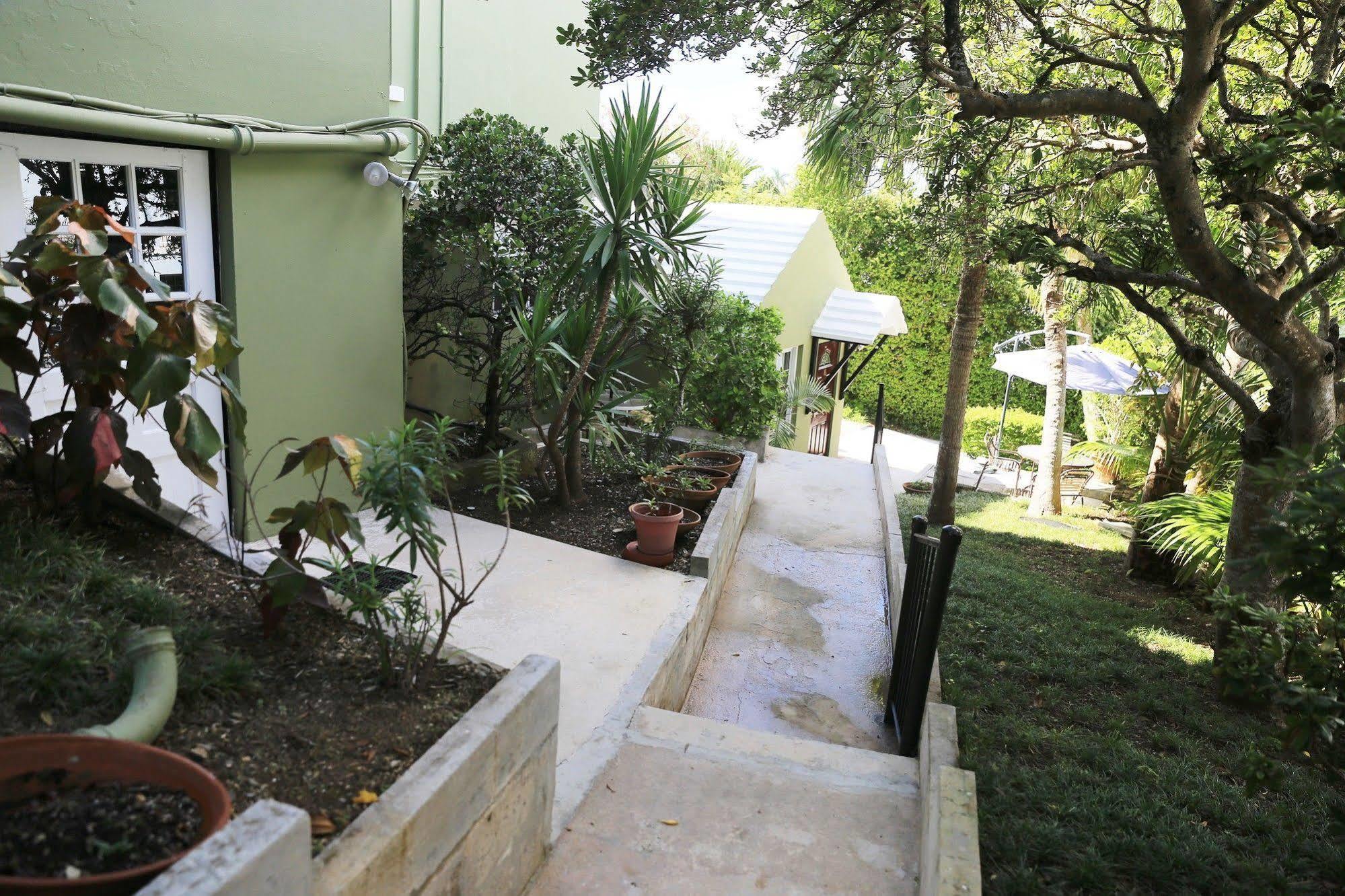 Bed & Breakfast Edgehill Manor 2*
