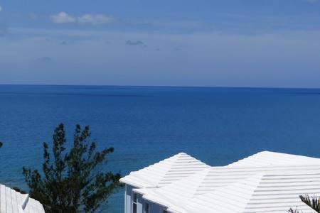 Sunset Paradise Oceanview 1-bedroom Walking Distance To Beaches & Railway Trail Apartment